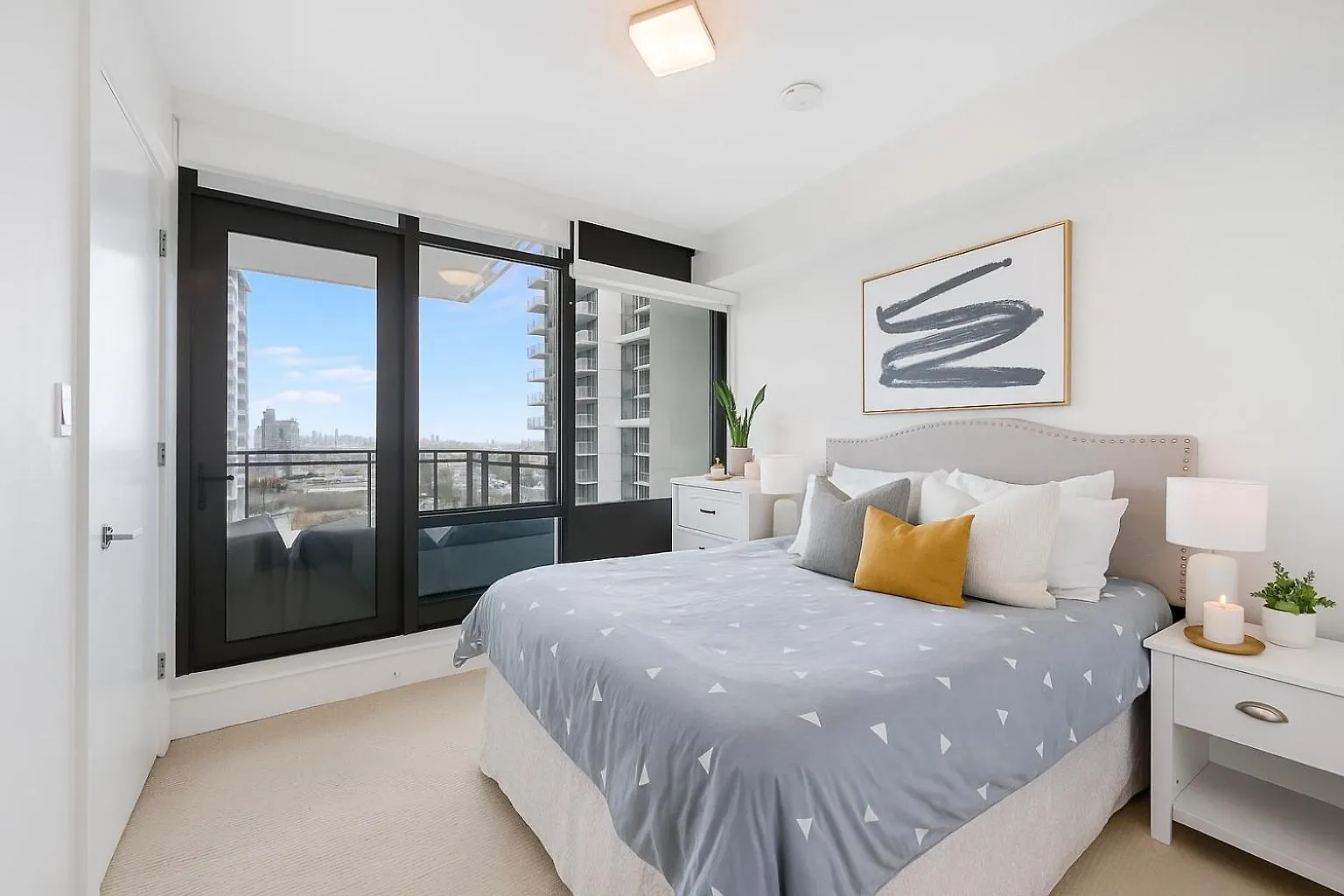 Modern Yaletown 2 Bedroom Retreat With Balcony And City Views Vancouver Kanada
